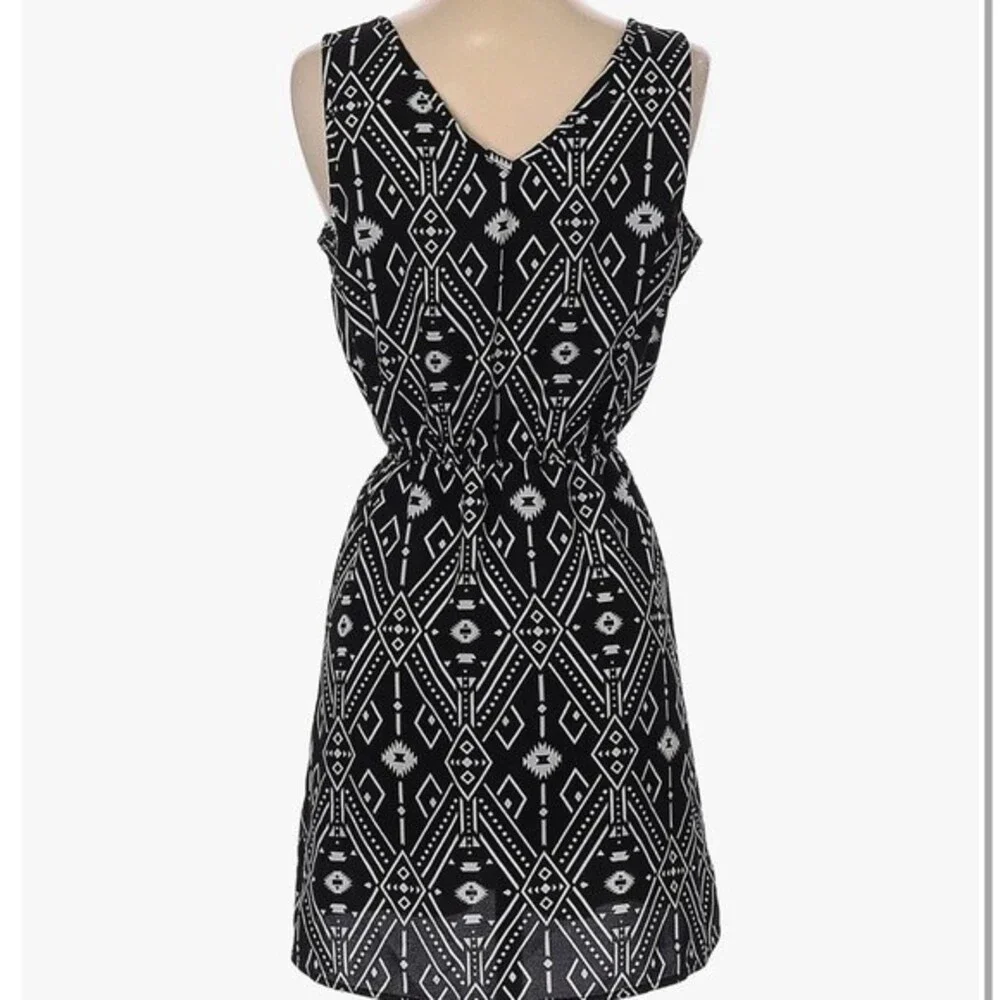 Black and white wrap top aztec print dress size small